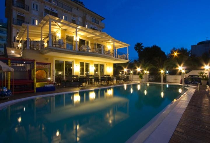 Swimming pool