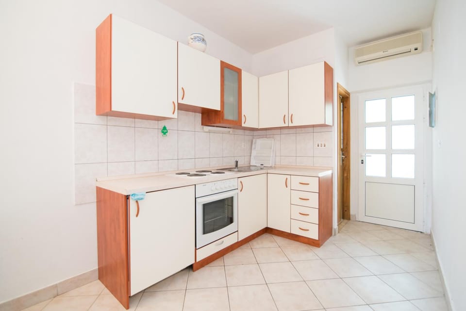 Apartments Neva Hotel in Selca, Brač