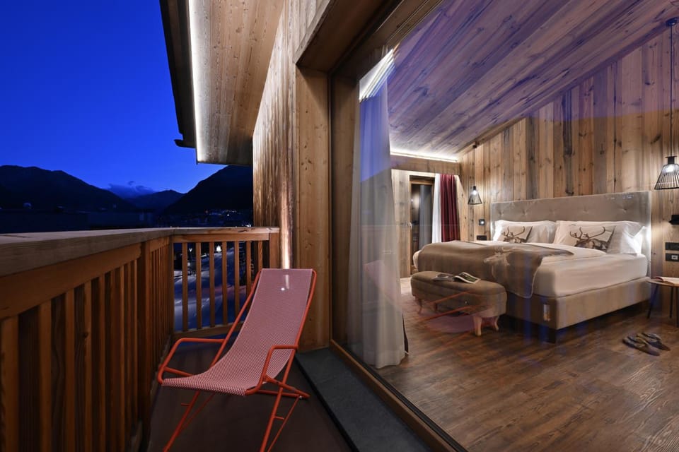 Hotel Piccolo Tibet Hotel in Canton of Grisons