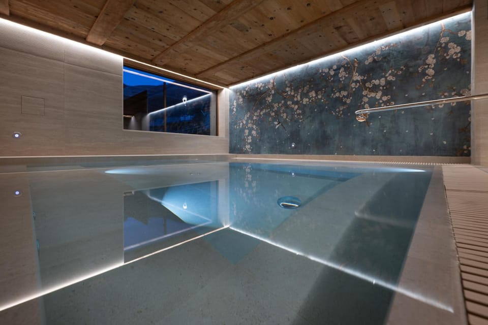 Hotel Piccolo Tibet Hotel in Canton of Grisons