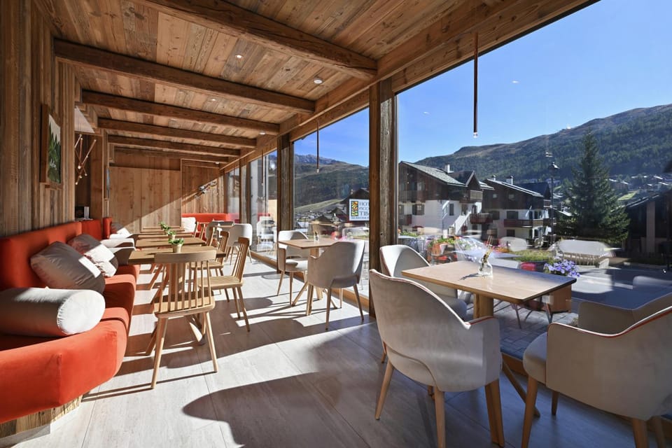 Hotel Piccolo Tibet Hotel in Canton of Grisons