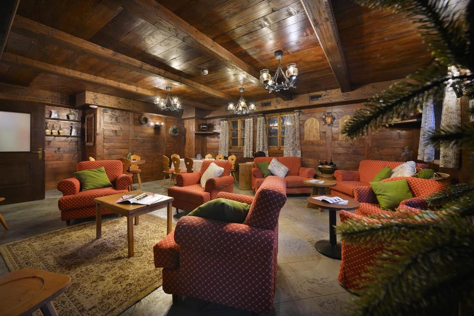Shared lounge/TV area