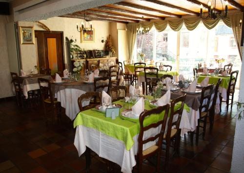 Hotel Restaurant des Deux Vallees Hotel in Auvergne-Rhône-Alpes