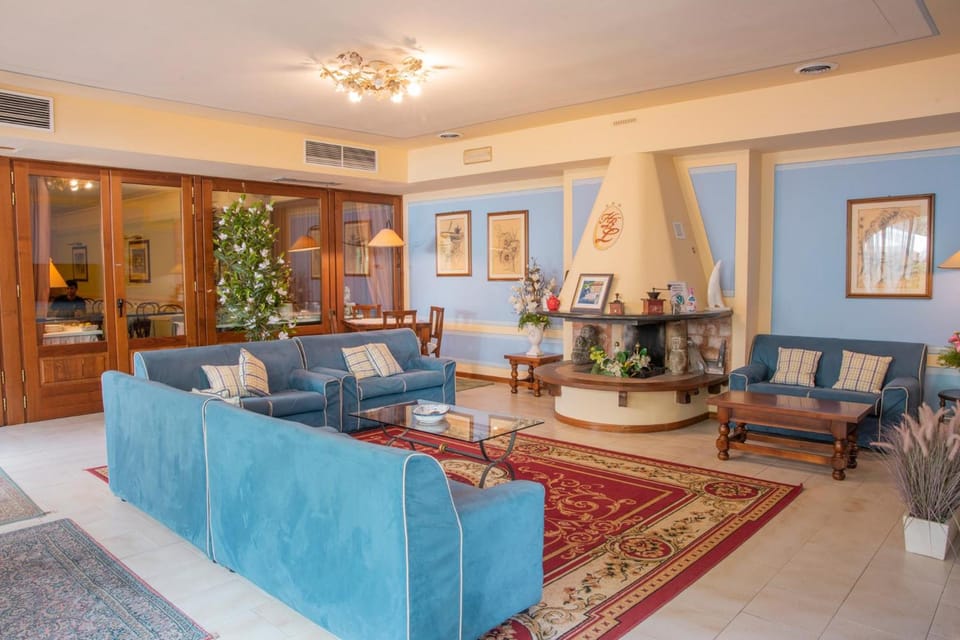 Shared lounge/TV area