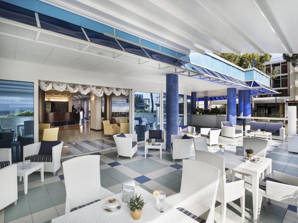 Bar/lounge