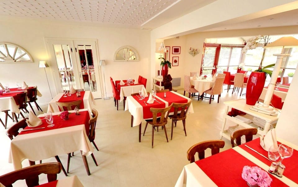 Hotel Restaurant Aux Sapins Hotel in Switzerland