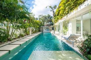 Villa Puro Blanco Hotel in North Kuta