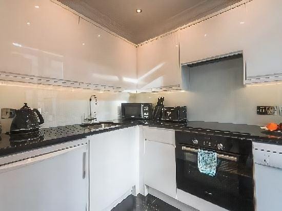 10 Curzon Street by Mansley Hotel in City of Westminster