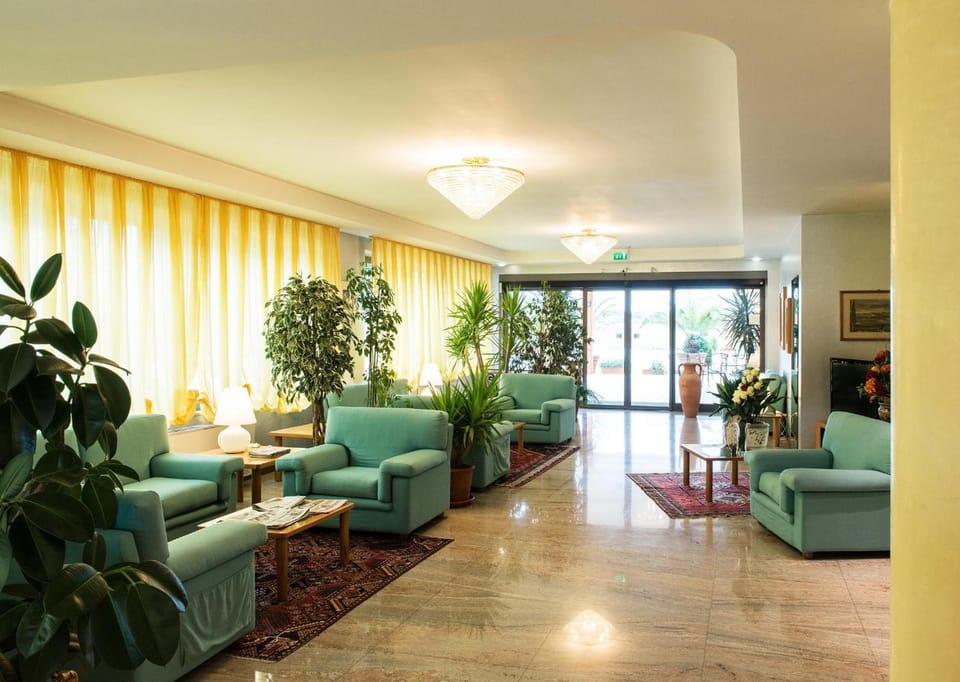 Shared lounge/TV area