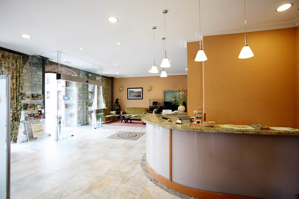 Shared lounge/TV area