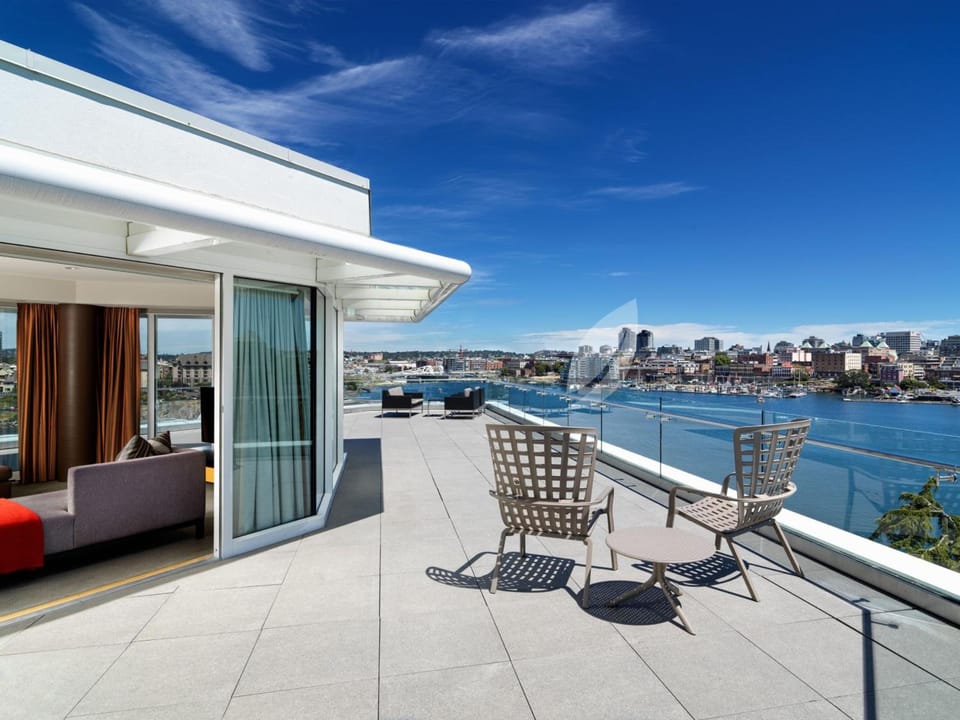 Inn at Laurel Point Hotel in Victoria