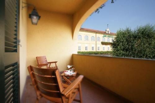 Jet Hotel Hotel in Piedmont