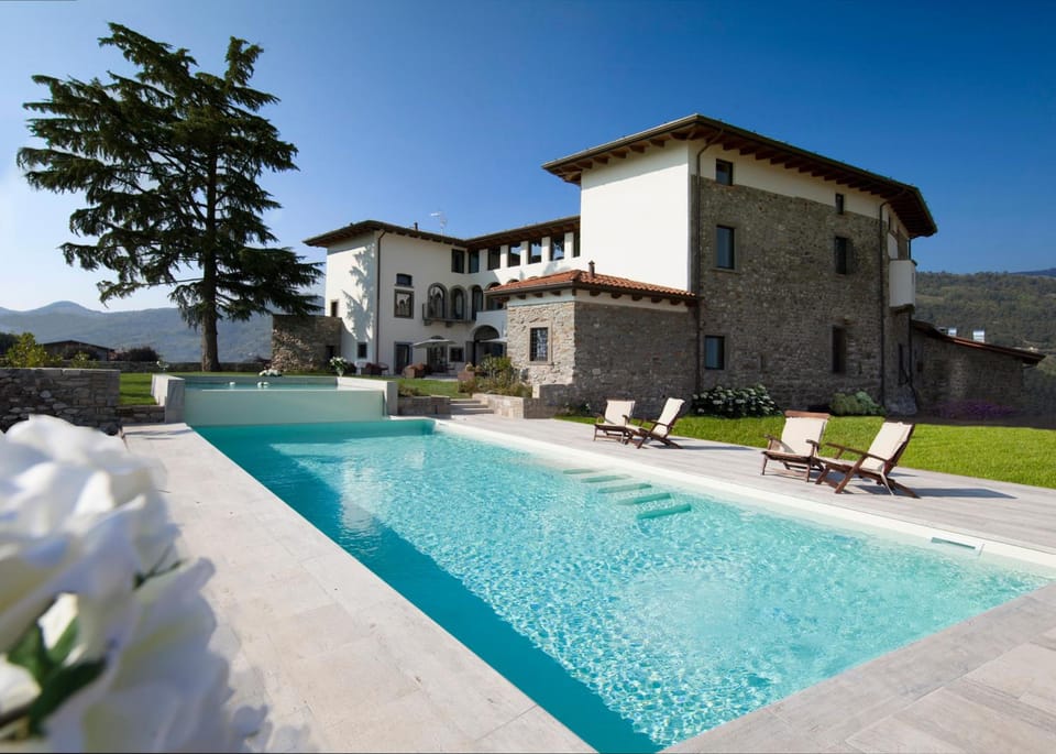 Podere Castel Merlo Resort Resort in Province of Brescia