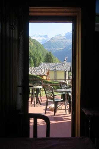 Le Vieux Rascard Chambres d'Hotes Hotel in Champoluc