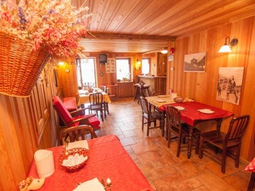 Le Vieux Rascard Chambres d'Hotes Hotel in Champoluc