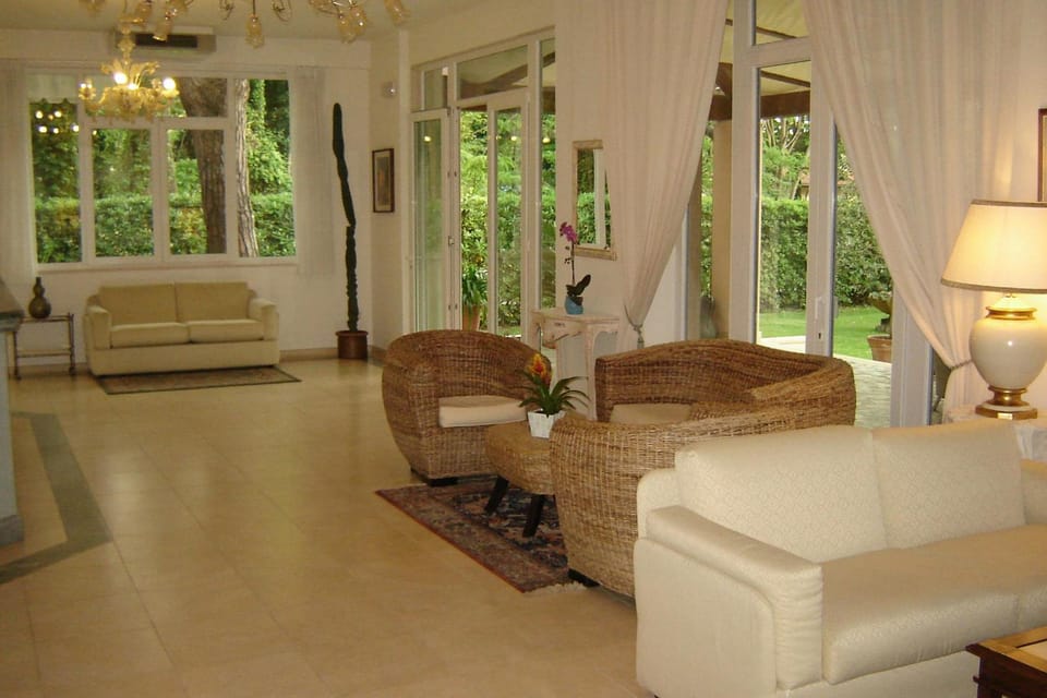 Shared lounge/TV area