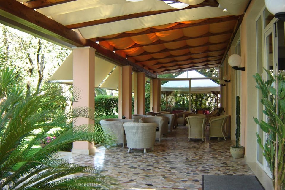 Shared lounge/TV area
