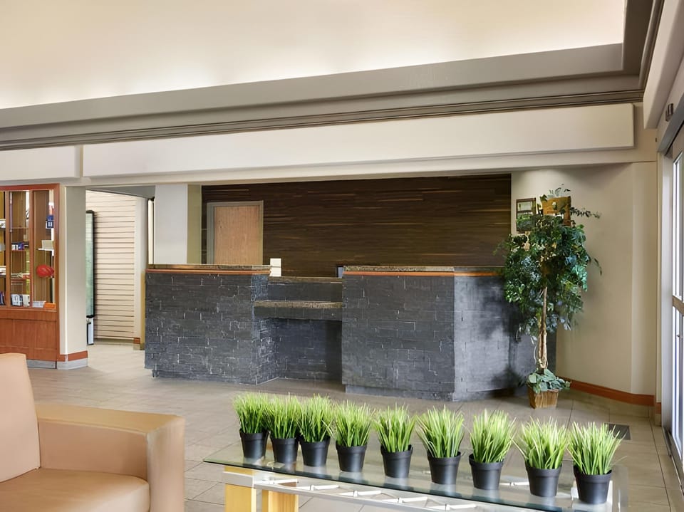PRAIRIE CREST CALGARY AIRPORT by IHG Hotel in Calgary