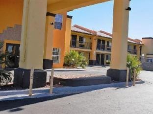Desert Inn Hotel in El Paso