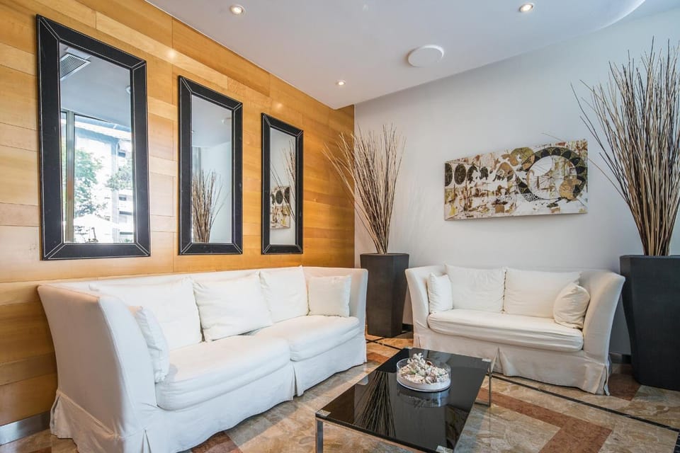 Shared lounge/TV area