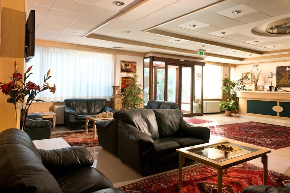 Shared lounge/TV area