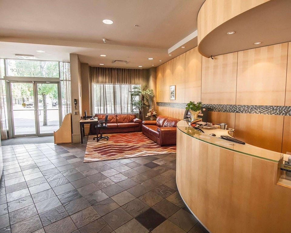 Comfort Hotel Vancouver Airport Hotel in Richmond
