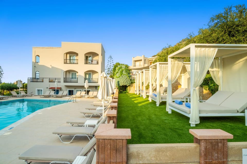 Rainbow Apartments Hotel in Stalida