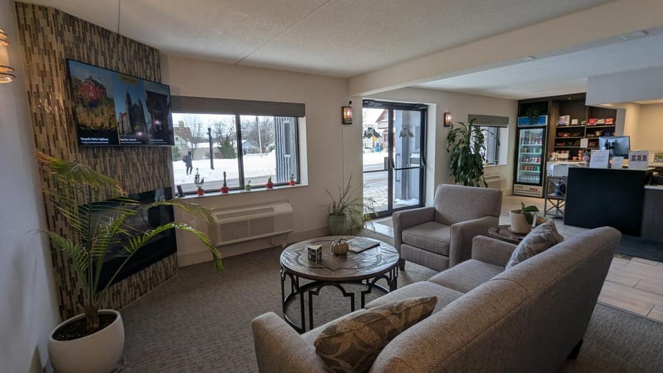 Superior Stay Hotel Hotel in Marquette