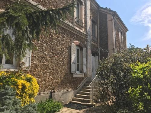 Gites du Domaine d'Auxonnettes L&J EVENEMENTS Hotel in Île-de-France