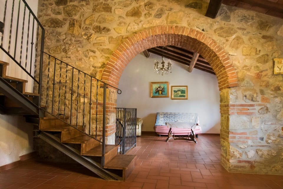 Rustic Tuscan style apartment Hotel in Tuscany