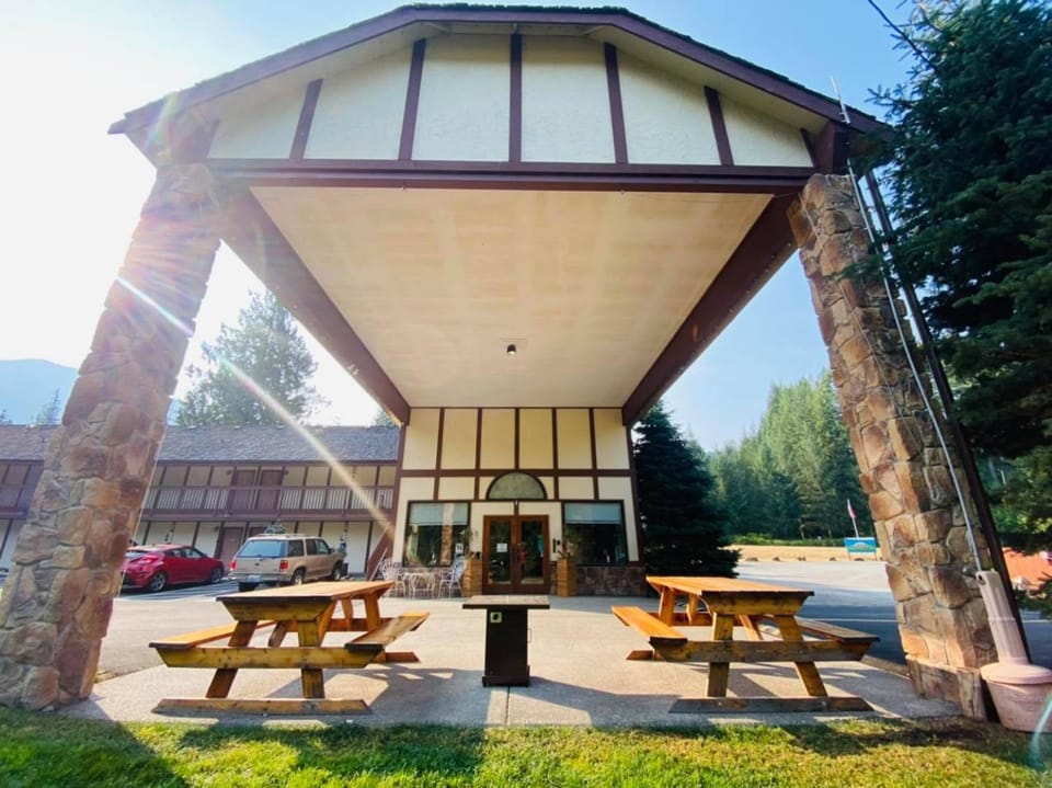 Packwood Lodge & Cabins Motel in Washington