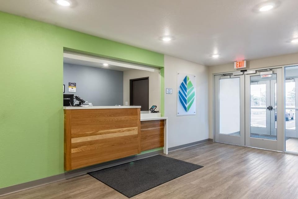 WoodSpring Suites Colton Hotel in Colton