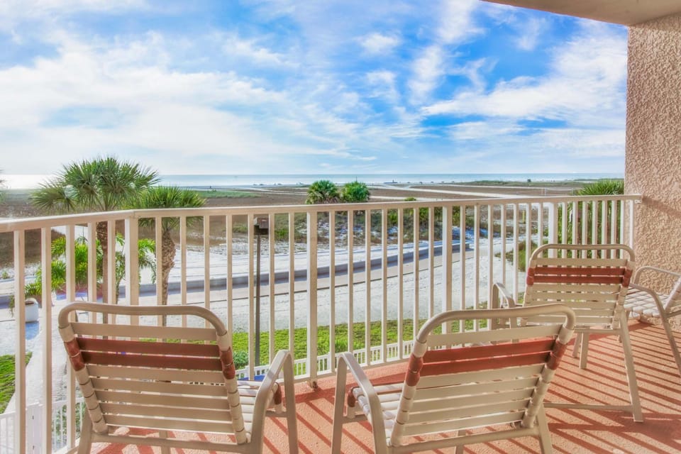Surf Beach Treasure Island Resort Apartment hotel in Treasure Island