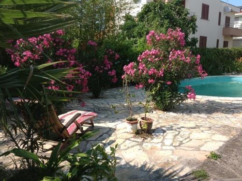 Apartment in villa, big garden, private pool, close to beach and Zadar town Hotel in Zadar