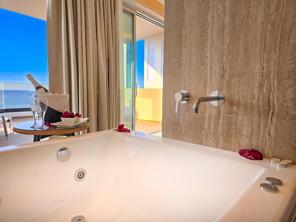 Theo Beach Hotel Apartments Hotel in Rethymno