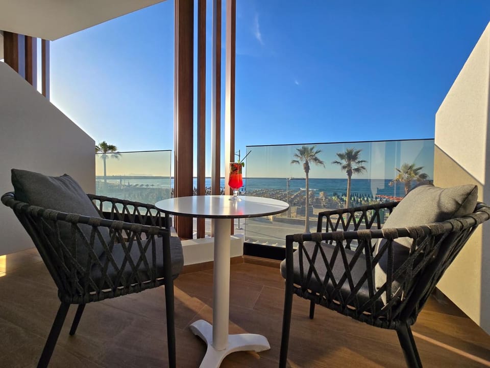 Theo Beach Hotel Apartments Hotel in Rethymno