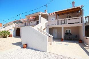 Apartment Rustica with 2 bedrooms Hotel in Zadar County