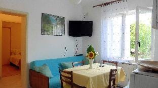 Angelo apartment, in the quiet part of Porec, with air conditioned max5 people Hotel in Poreč