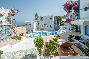 Magnificent Views Suite Hotel in Piskopiano