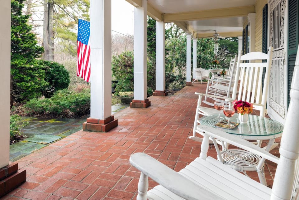 The Yellow House on Plott Creek Hotel in Waynesville