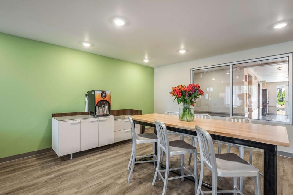 WoodSpring Suites Chicago Midway Hotel in Burbank