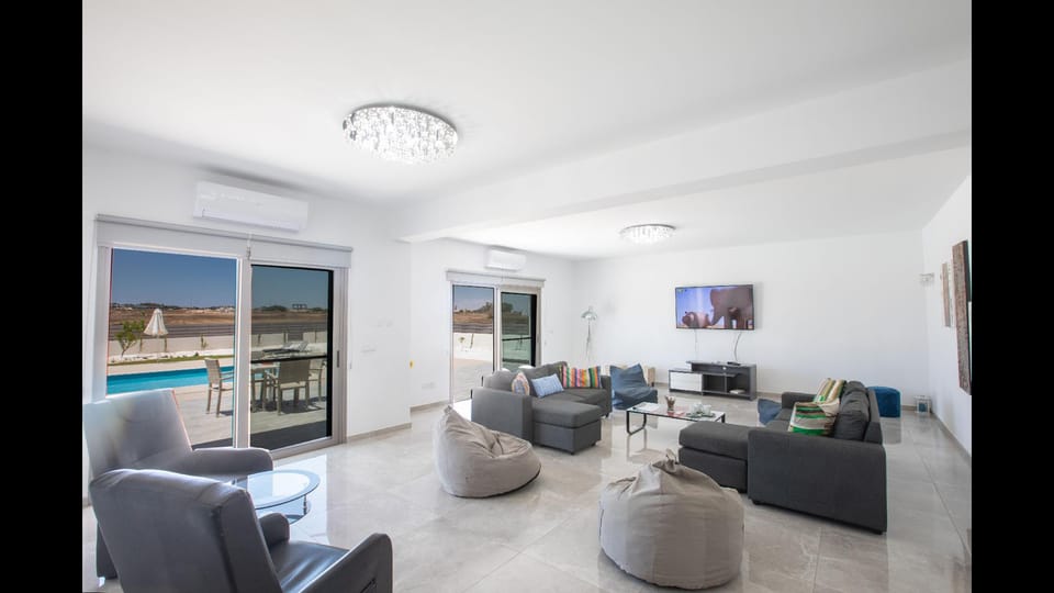 Villa Sienna, Fabulous 6bdr Protaras Villa Resort in Paralimni