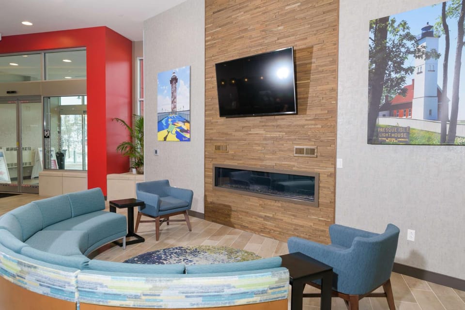 Hampton Inn & Suites Erie/Bayfront Hotel in Erie