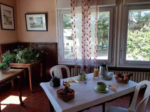 Home des Pins SARL Hotel in Brittany