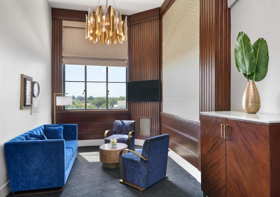 The Darling Hotel in Visalia