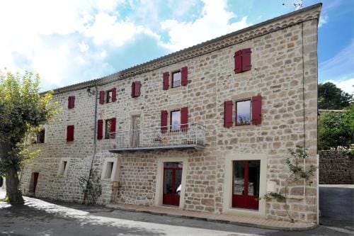 Chambre Comballe charmante avec jacuzzi Hotel in Provence-Alpes-Côte d'Azur