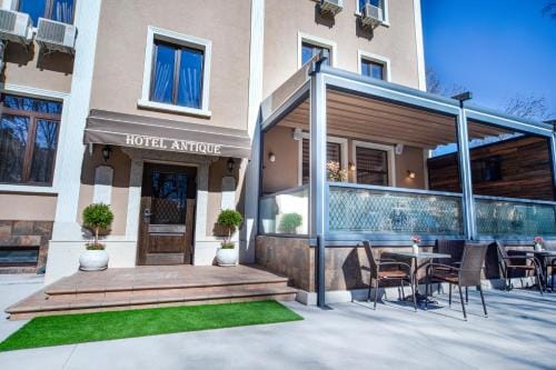Hotel Antique - free private parking Hotel in Plovdiv