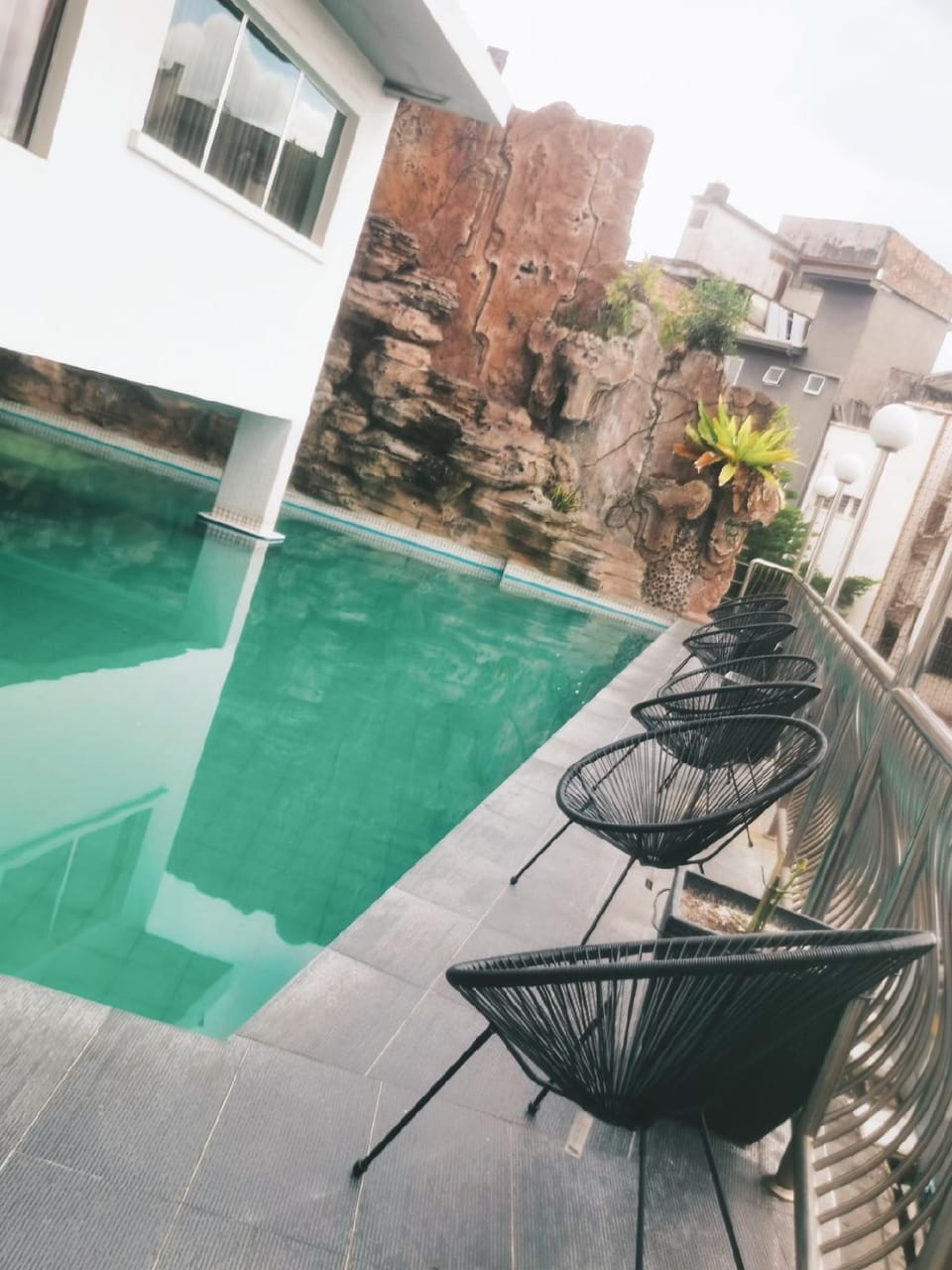 Swimming pool [outdoor]