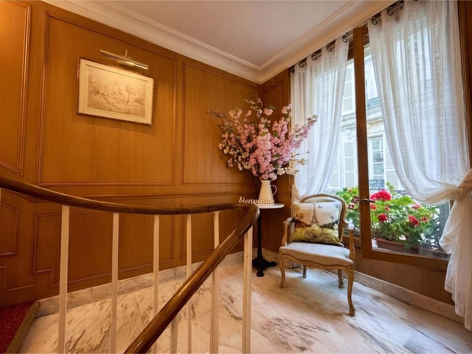 Hotel La Sanguine Hotel in Paris