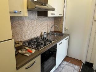 Appartamento Invrea Con Posto Macchina Hotel in Genoa
